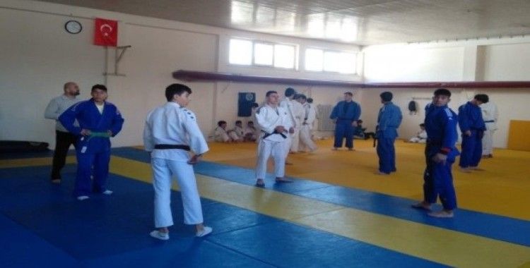 Sivaslı ve Tokatlı judoculardan ortak çalışma