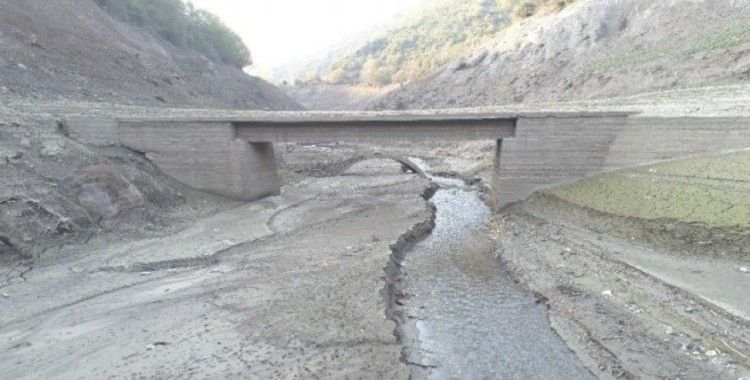 Barajın suyu çekilince eski köprüler 20 yıl sonra gün yüzüne çıktı