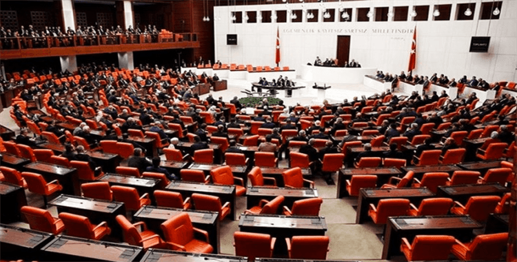CHP'nin Kenan Evren teklifi AK Parti'de memnuniyetle karşılandı