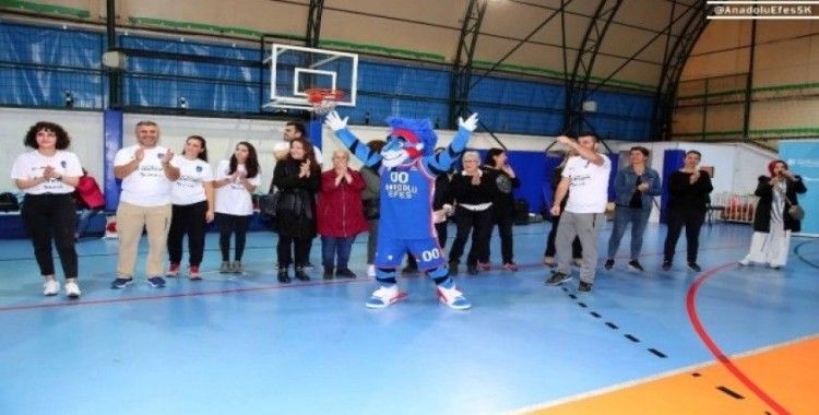 Anadolu Efes, EuroLeague One Team Projesi’nin altıncı çalışmasını gerçekleştirdi