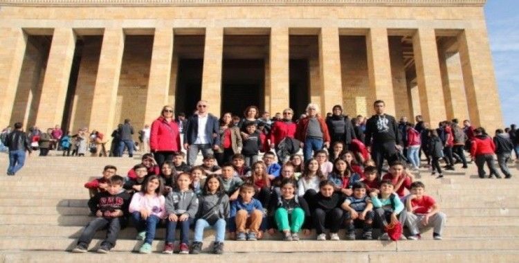 Eskişehir Anadolu Yıldızları Spor Kulübü öğrencilerini Anıtkabir ziyareti