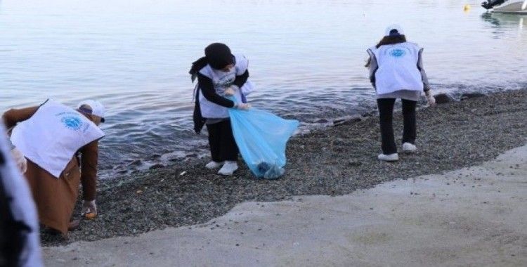 Ardeşen’de ’sıfır atık mavi’ sloganıyla çöpler toplandı