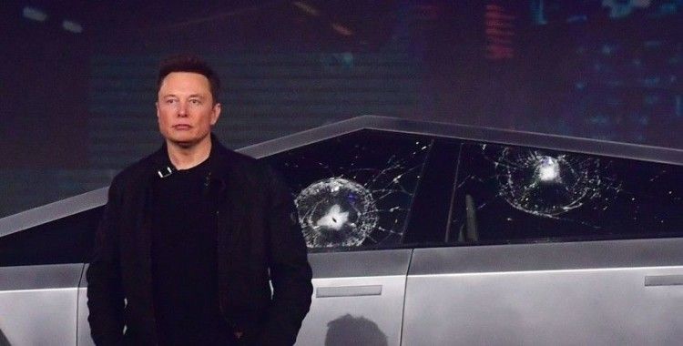 Lansmanda kırılmaz camı kırılan Tesla nasıl 200 bin sattı