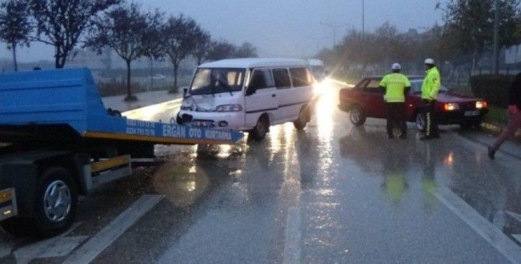 Bursa’da yağmurla gelen kazada 5 kişi yaralandı