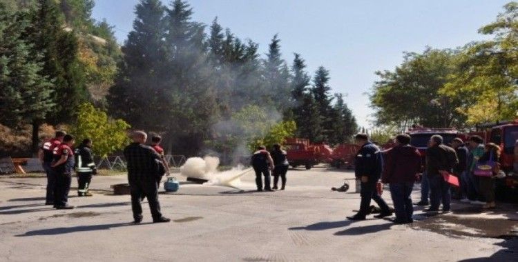 Büyükşehir itfaiyesinden Üniversite çalışanlarına yangın eğitimi
