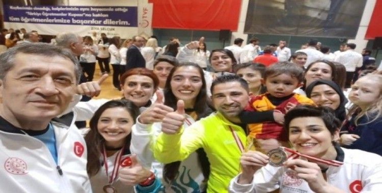 Sur bayan futsal takımı Türkiye 3’üncüsü oldu