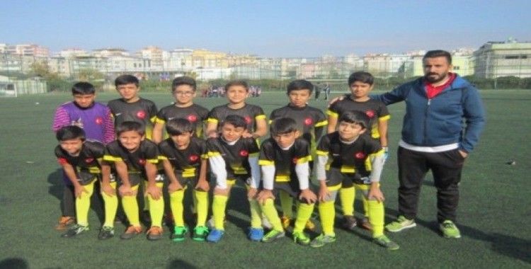 Şehitkamil’in yeşil sahalarında geleceğin futbolcuları yetişiyor