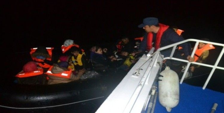 Çanakkale açıklarında 23 düzensiz göçmen yakalandı