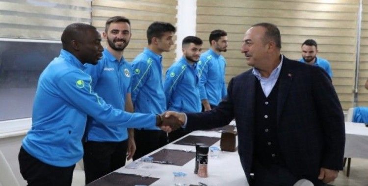 Bakan Çavuşoğlu, Alanyapor Kulübünü ziyaret etti