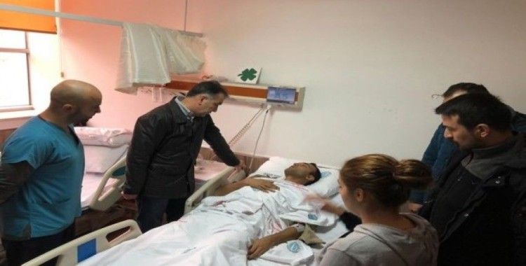 Valisi Çağatay, kaza geçiren askerleri hastanede ziyaret etti