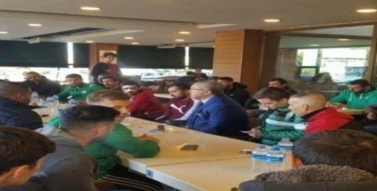 Eskişehirspor Başkanı Akgören yaralanan taraftarlı ziyaret etti