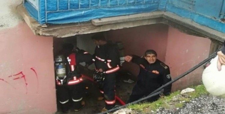 Malatya’da ev yangını, 3 kişi dumandan etkilendi