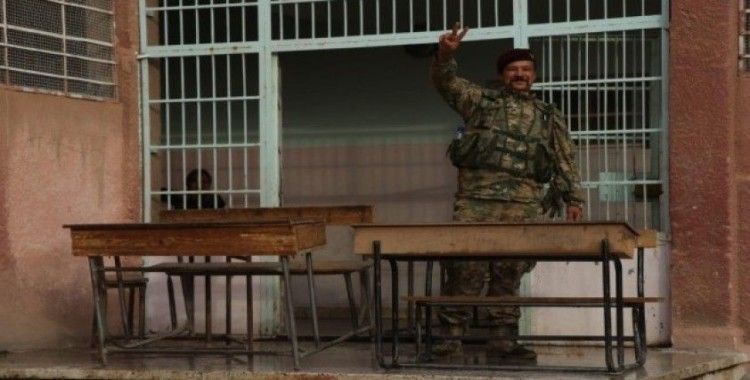 Suriye Milli Ordusu  Resulayn’de bulunan okulların tamir ve tadilatını yapıyor