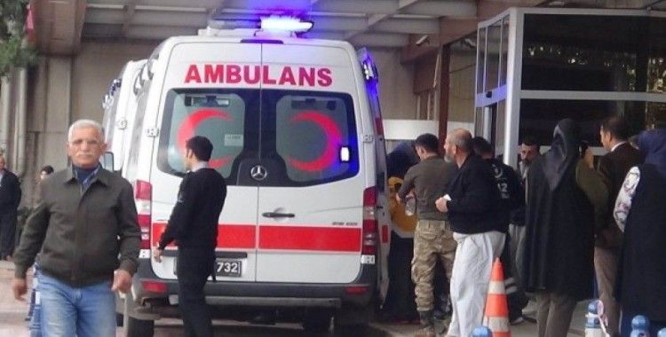 Çobanbey'de zırhlı araç devrildi, 3 asker yaralandı