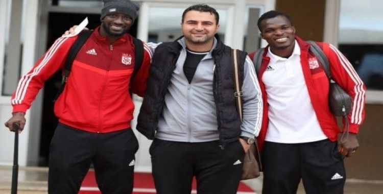 Lider Sivasspor, kupa maçı için İstanbul'a gitti