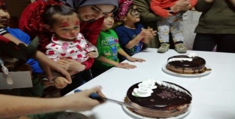 Afganlı yetim kıza 2. yaş günü kutlaması