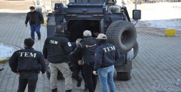 PKK/KCK operasyonunda gözaltına alınan 7 kişi adliyeye getirildi