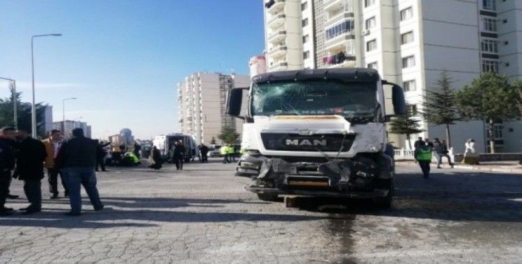 Kayseri’de halk otobüsüne beton mikseri çarptı: Çok sayıda yaralı var