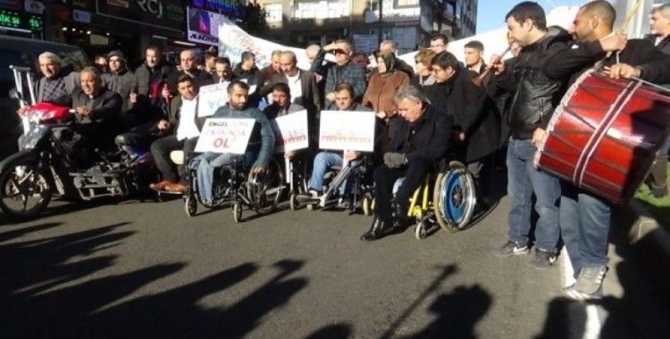 Diyarbakır’da engellilerden davullu zurnalı farkındalık yürüyüşü