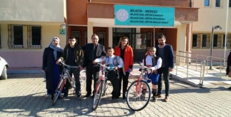 Bilecik Belediyesinden özel çocuklara bisiklet hediyesi