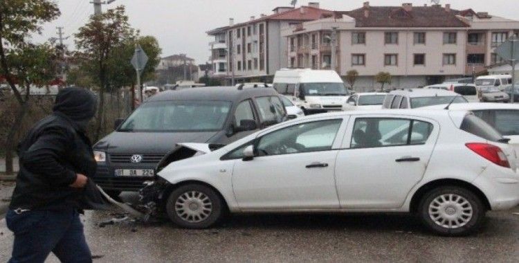 Düzce’de zincirleme trafik kazası: 3 yaralı