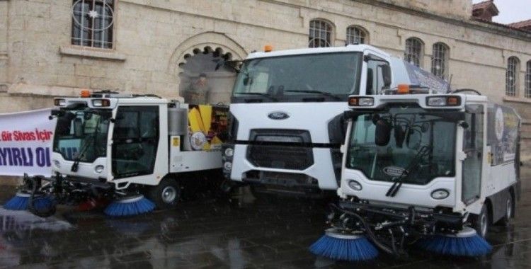 Sivas Belediyesi’nin yeni temizlik araçları hizmete alındı