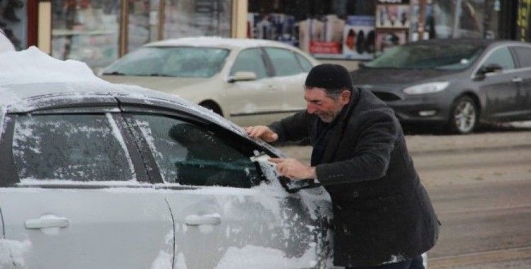 Erzurum'da kar yağışı ve soğuk hava etkili oluyor