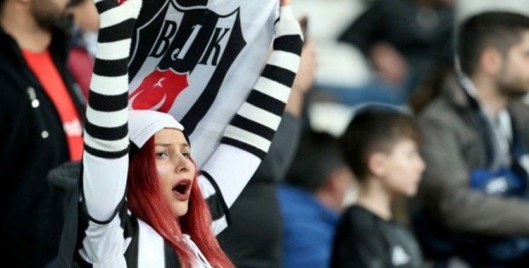 Beşiktaş Kulübünden kadın taraftarlarına jest
