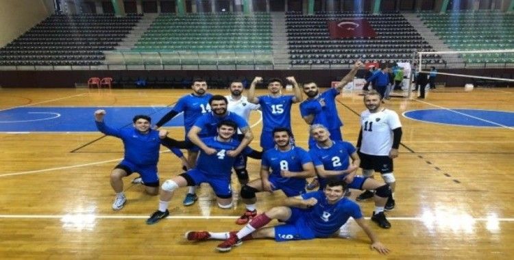 Karacabey Belediyespor Voleybol Takımı galibiyete odaklandı
