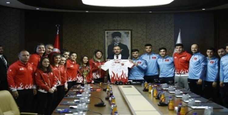 Bakan Kasapoğlu, milli judocuları ağırladı