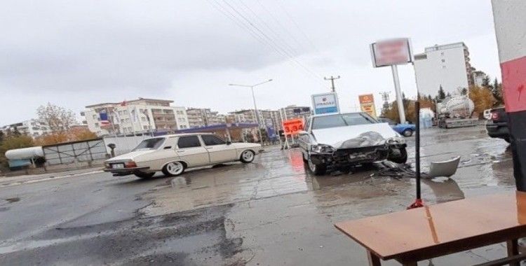 Kahta’da zincirleme trafik kazası: 1 yaralı