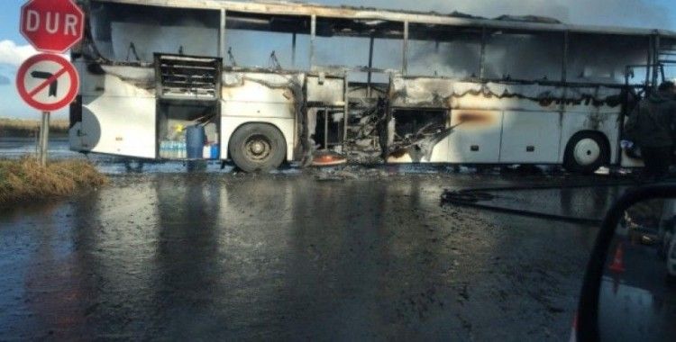 Rize'de yolcu otobüsü alev alev yandı