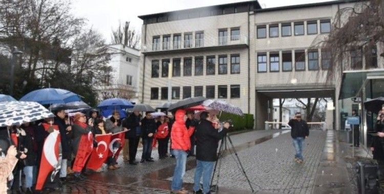 Alman kanalının skandal Atatürk yayını Hamburg'da protesto edildi