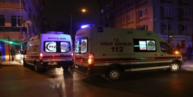 Sivas’ta 4 kişinin yaralandığı kaza güvenlik kamerasına yansıdı