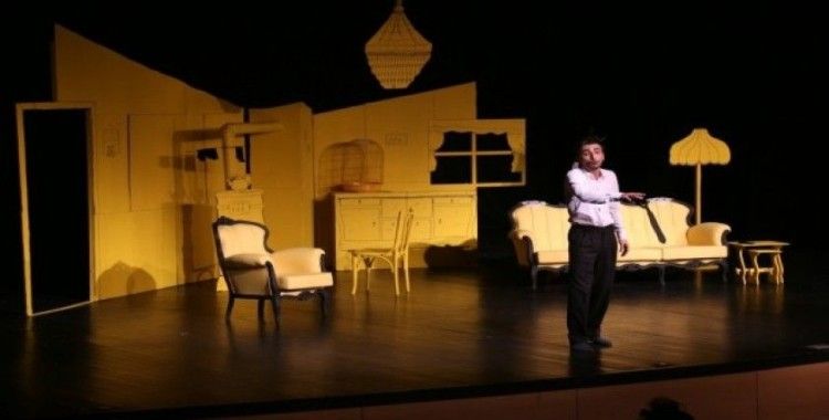 ’İkinci Dereceden İşsizlik Yanığı’ oyunu Ankara’da sahnelendi