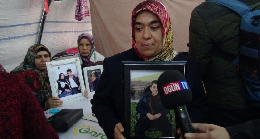 HDP önündeki annelerden biri daha evladına kavuştu