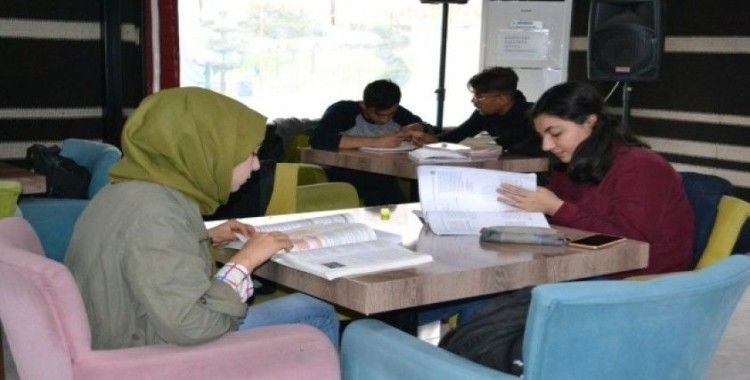 Eyyübiye’de öğrenciler ücretsiz kursta sınava hazırlanıyor