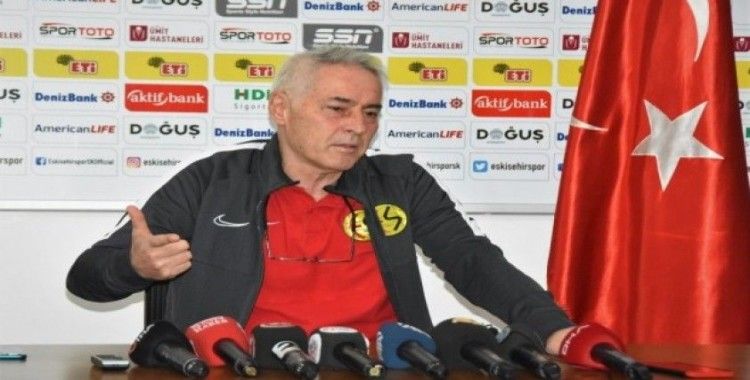 Eskişehirspor Teknik Direktörü Demirbakan’dan camiaya ‘Mustafa Denizli’ göndermesi