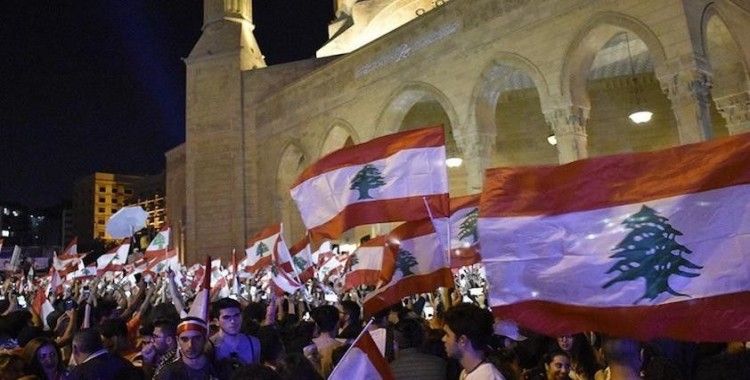 Lübnan askerinden yol ortasındaki eylemciye orantısız güç