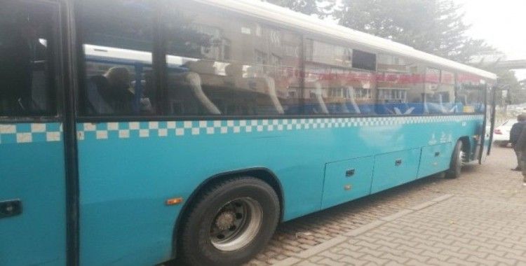 Otobüste uyuyan kadına taciz iddiası: Linç girişimi kamerada