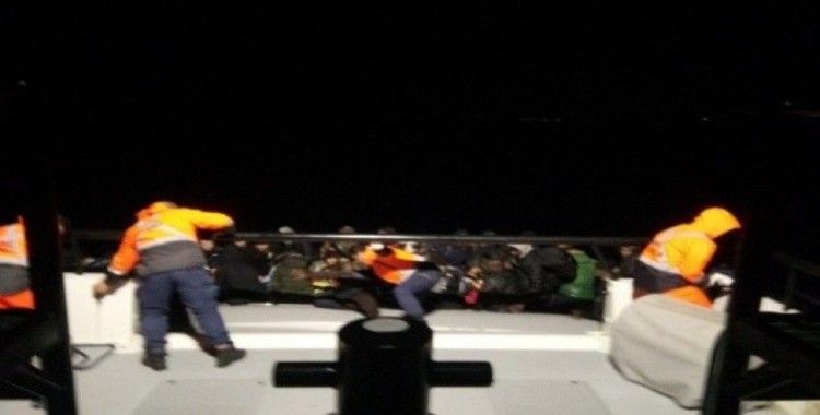 İzmir’de 55 kaçak göçmen yakalandı