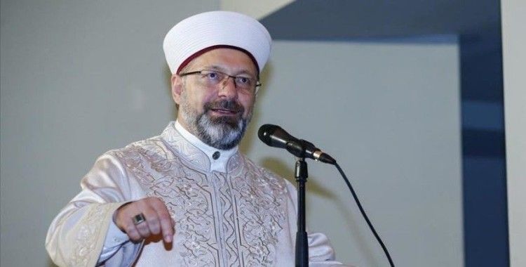 Diyanet İşleri Başkanı Erbaş'tan 'camide tabure ve sandalye' açıklaması
