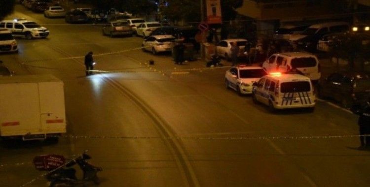 İzmir’de silahlı saldırının ortasında kalan 2 kişi öldü
