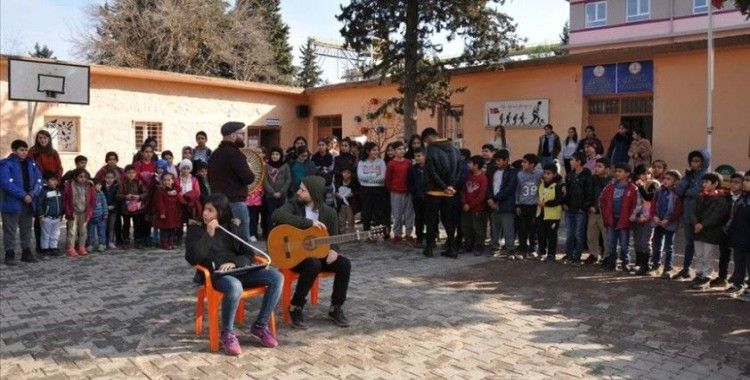 Çocuklar İçin Çal Derneğinden Suriye sınırındaki okula müzik sınıfı