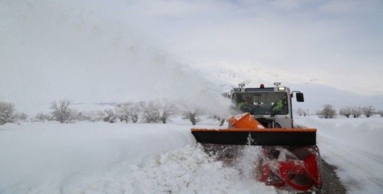 Tunceli'de karla mücadelede 177 köy yolu açıldı, 41'inde çalışma sürüyor