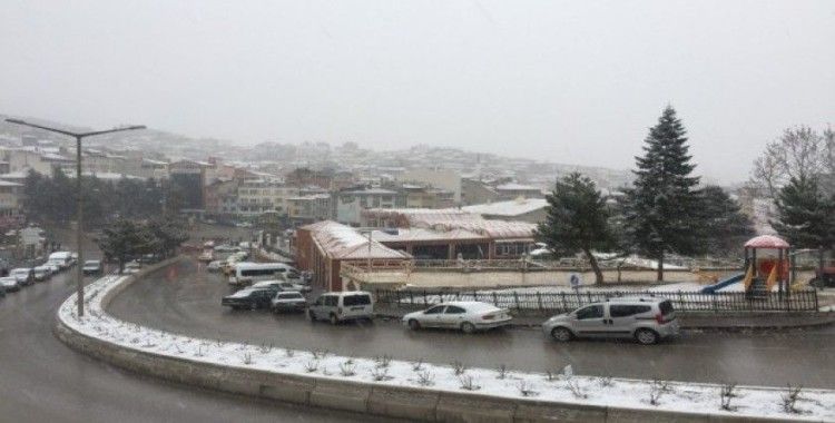 Tosya’da yoğun kar yağışı başladı