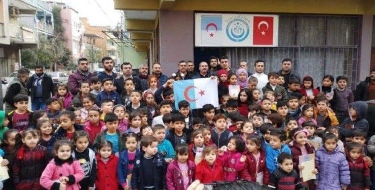 Türkmen çocuklara Kur’an-ı Kerim dağıtıldı