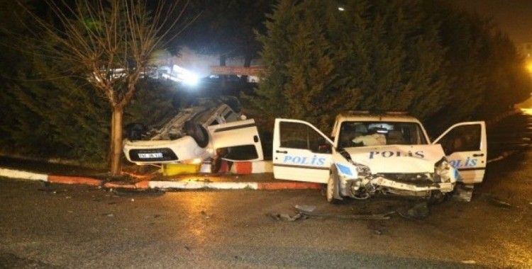 Polis otosu ile araç çarpıştı: 1’i polis 2 kişi yaralandı