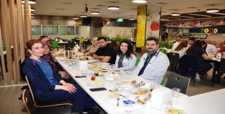 Manisa Şehir Hastanesi Obezite Merkezi danışanları kahvaltıda buluştu