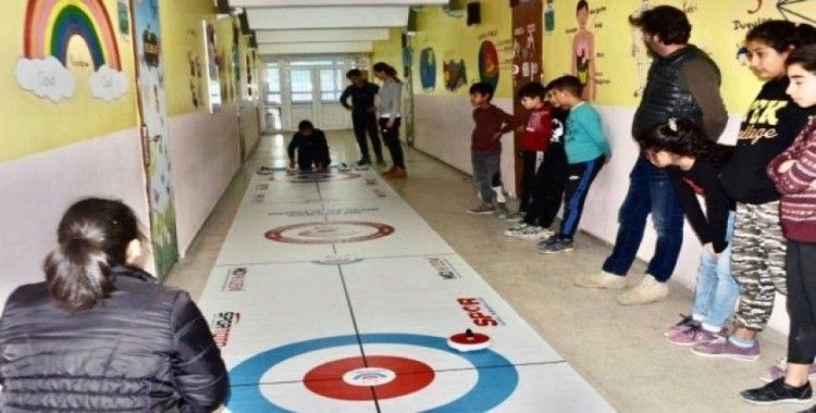 Kocagürlü öğrenciler Floor Curling’le tanıştı